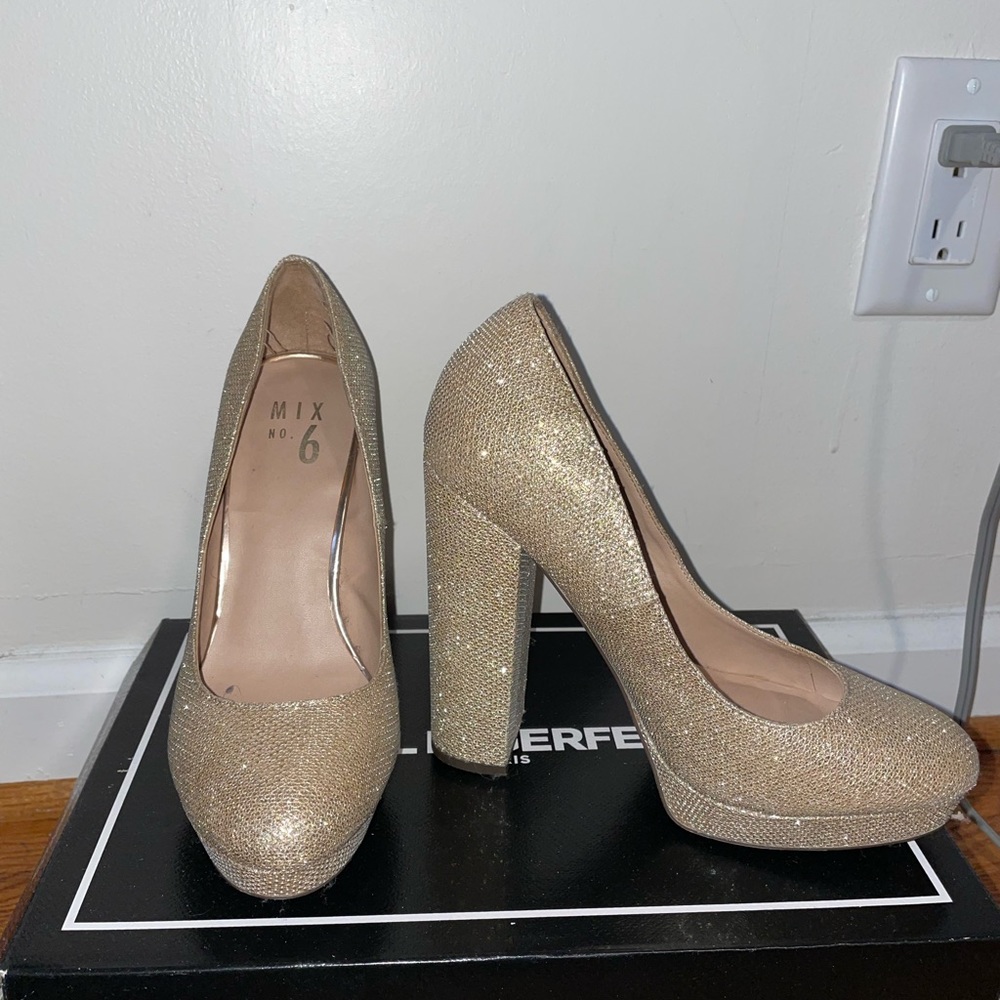 New Woman shoes Mix No 6 Gold size 7